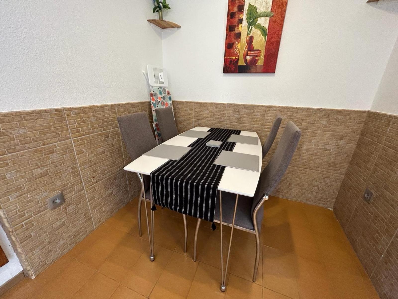 Lovely Newly Refurbished 1 Bedroom Flat Minutes From Sandy Beach,Private Terrace 科斯塔卡莱塔 外观 照片